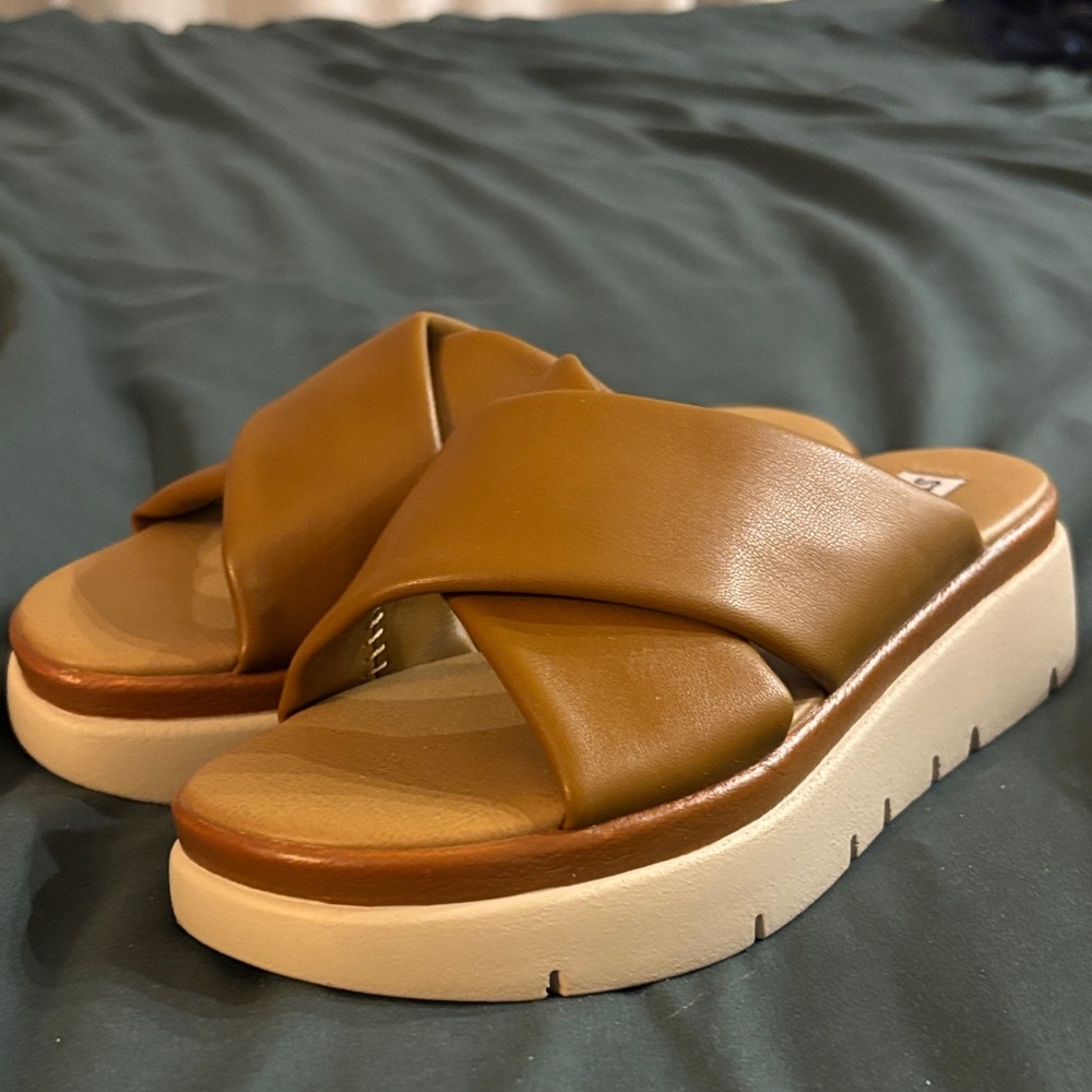 Steve Madden Tan Platform Sandals